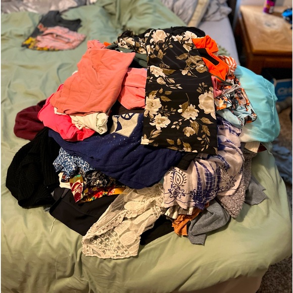 Dresses, pants, shorts, tshirts, sweaters, cardigans, etc. Sizes range from M-XL - Picture 1 of 5